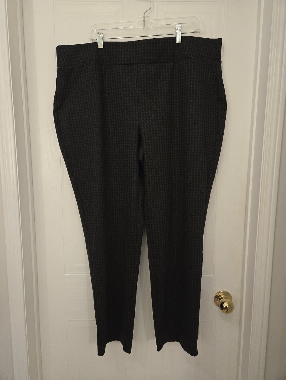 Laura Plus Stretch Ponte Slim Leg Pants in Black Grey Houndstooth